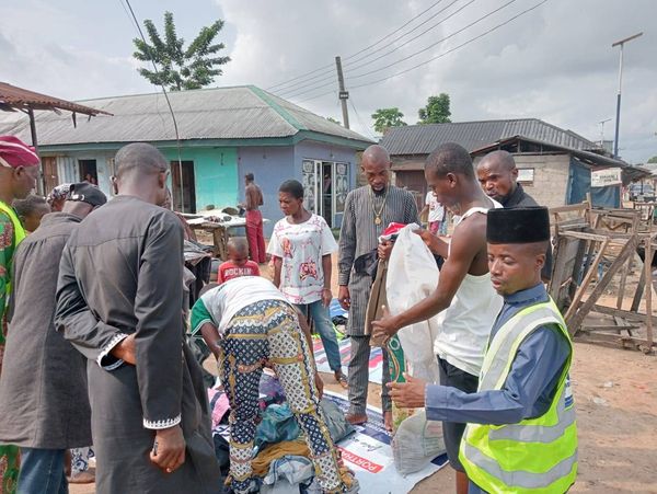 HUMANITY FIRST NIGERIA FOOD AND CLOTH DISTRIBUTION AT OGBAKIRI VILLAGE IN EMOUHA LOCAL GOVERNMENT AREA OF RIVER STATE.  Humanityfirst_nigeria  Ahmadiyya Muslim Community Press & Media Office