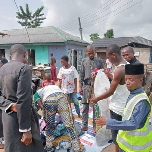 HUMANITY FIRST NIGERIA FOOD AND CLOTH DISTRIBUTION AT OGBAKIRI VILLAGE IN EMOUHA LOCAL GOVERNMENT AREA OF RIVER STATE.  Humanityfirst_nigeria  Ahmadiyya Muslim Community Press & Media Office